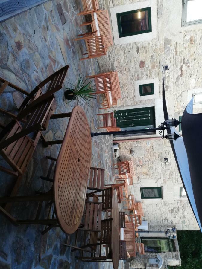 Hosteria Calixtino Palas de Rei Exterior foto